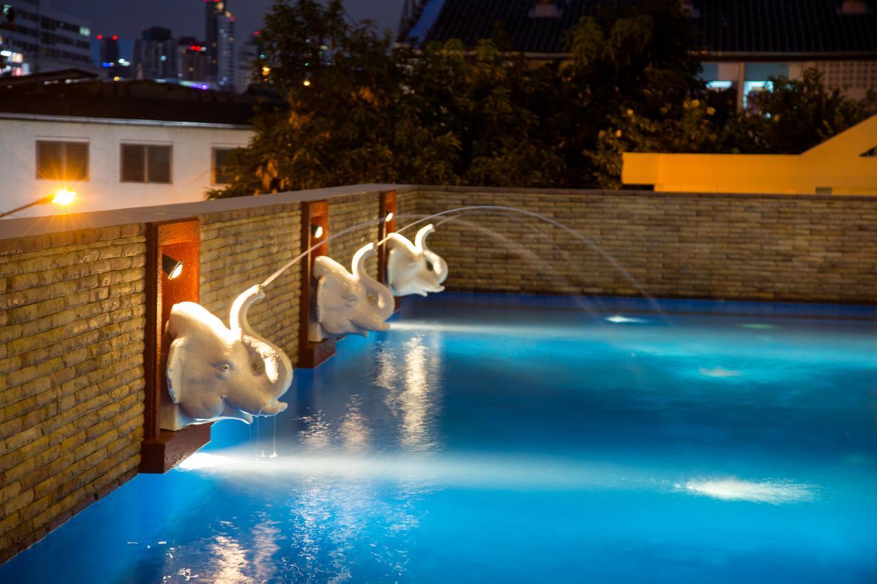 Patio Luxury Suites Bangkok Exteriör bild