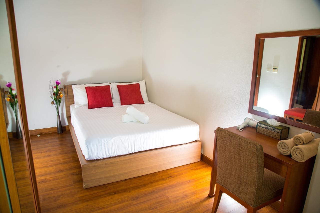 Patio Luxury Suites Bangkok Exteriör bild