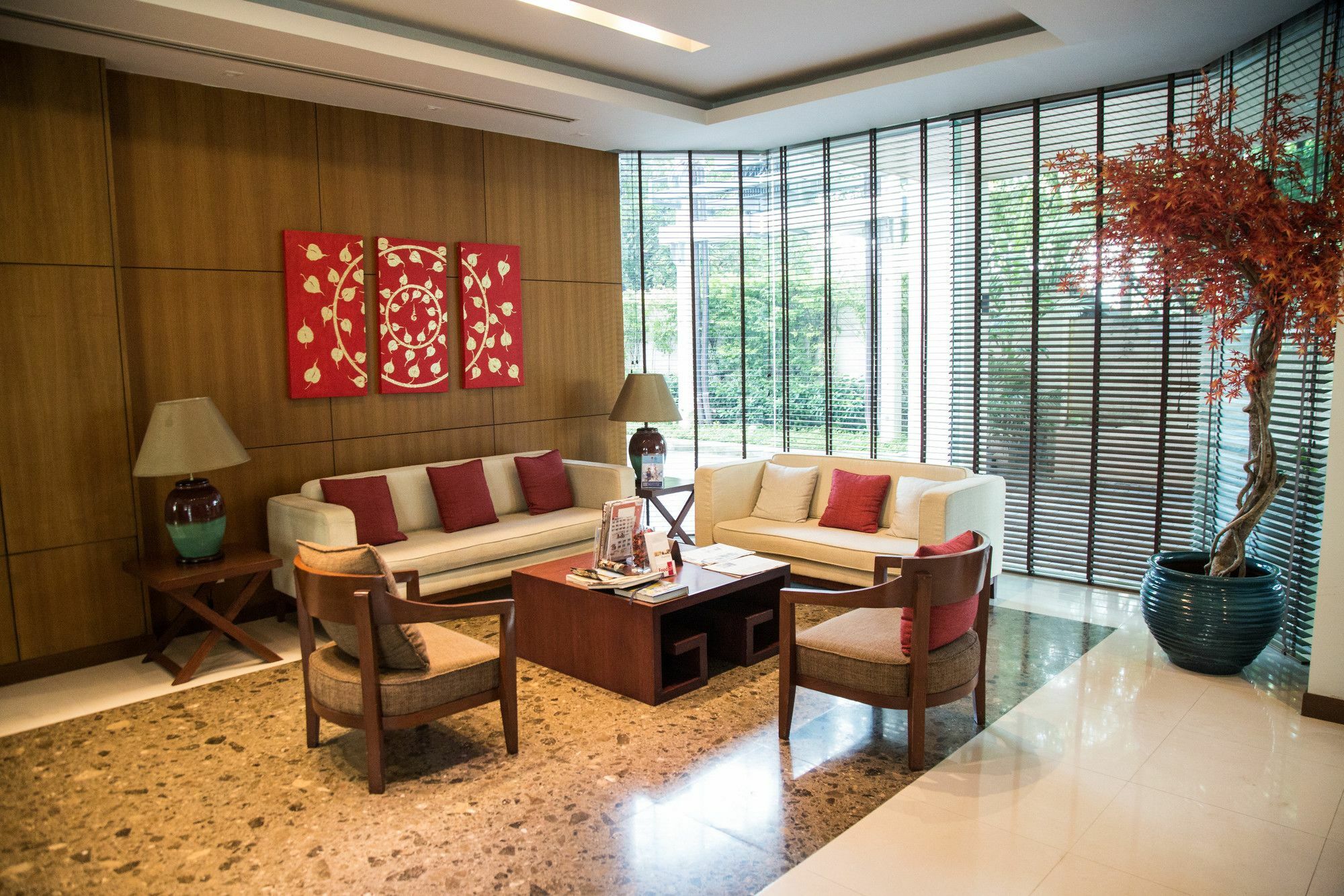 Patio Luxury Suites Bangkok Exteriör bild