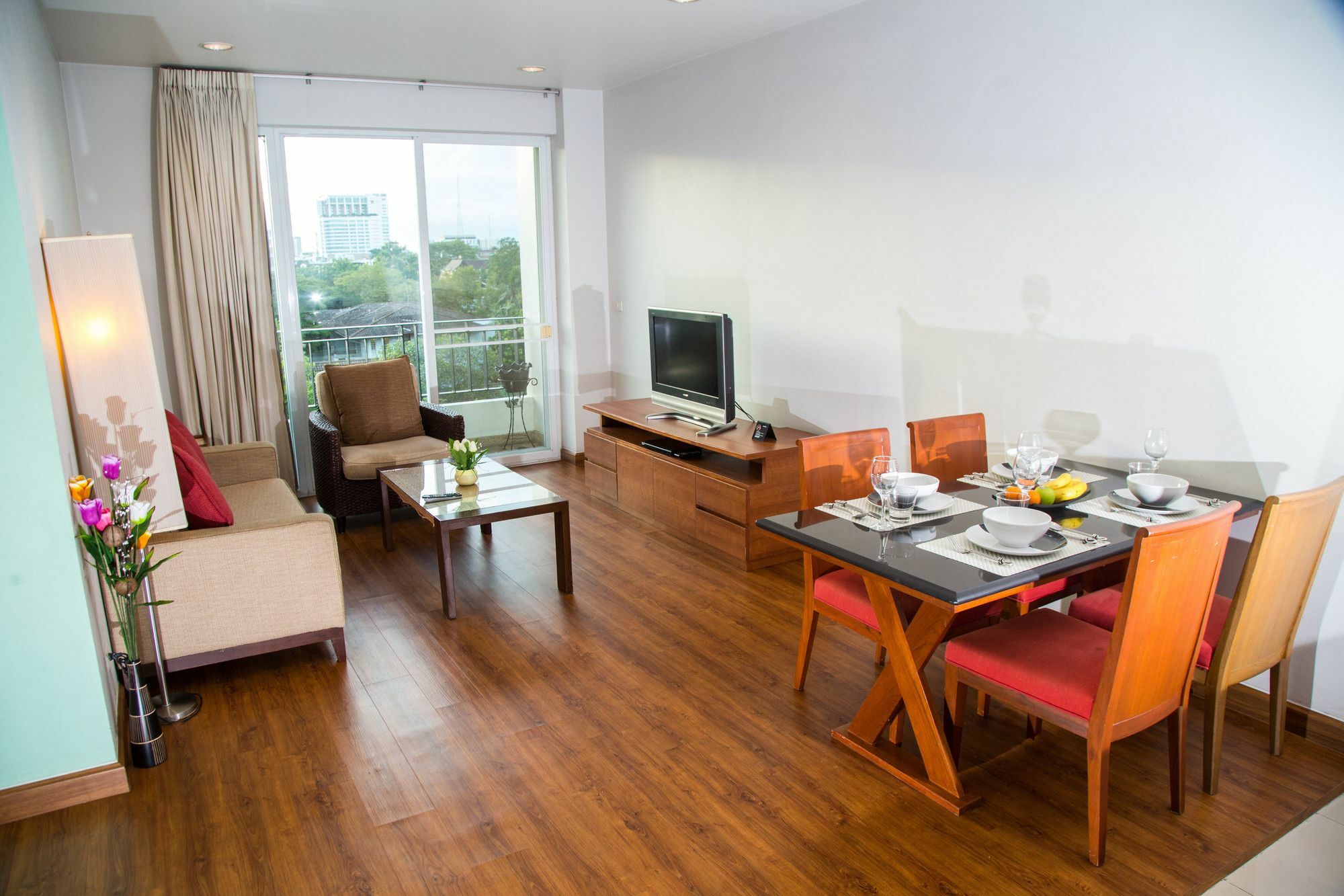 Patio Luxury Suites Bangkok Exteriör bild