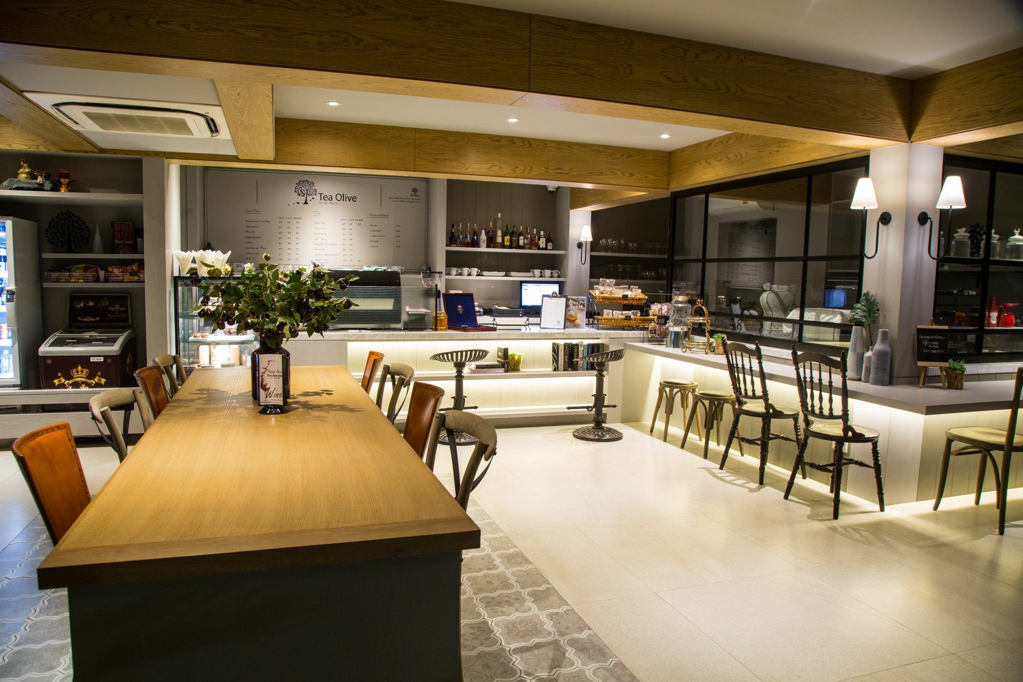 Patio Luxury Suites Bangkok Exteriör bild