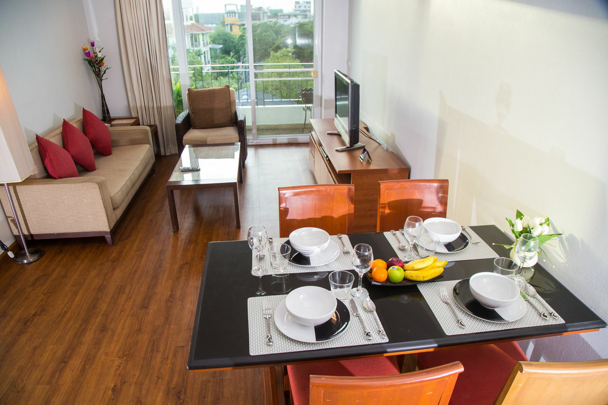 Patio Luxury Suites Bangkok Exteriör bild