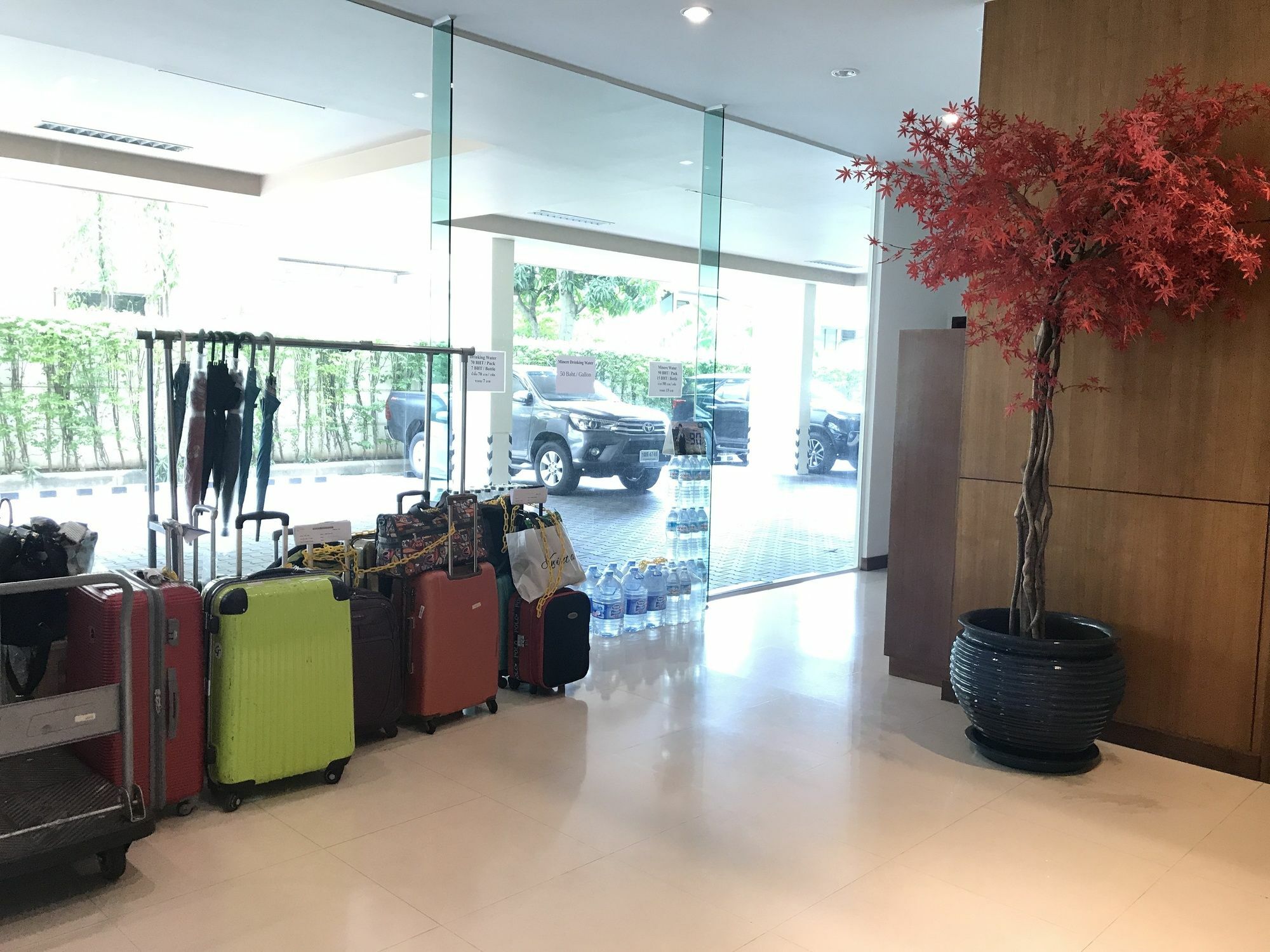 Patio Luxury Suites Bangkok Exteriör bild